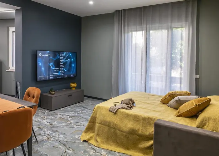 Gold Luxury Flat X4 * Sorrento