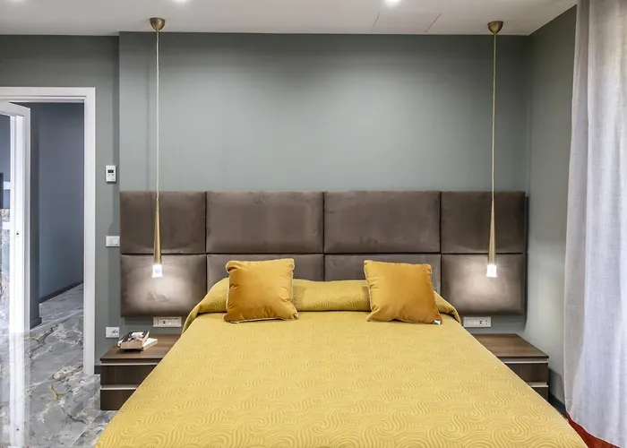 Gold Luxury Flat X4 * Sorrento